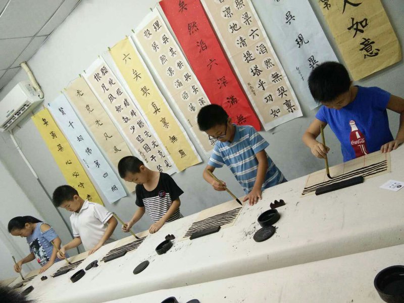 深圳,这座充满活力的城市不仅是一座科技之城,更是一座文化教育的重镇。